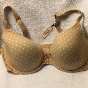BRAND NEW WITH TAGS Victoria Secret Bra (40D)
